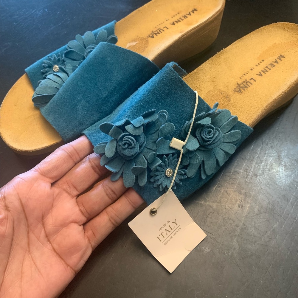 Women suede Italian sandal never wore size 9 teal color blue